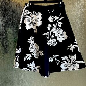 Gap size 4 black skirt with white flowers